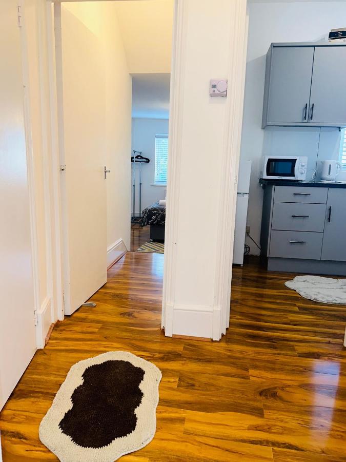 Newley Refurbished One Bedroom Flat Newport Beach Exterior foto