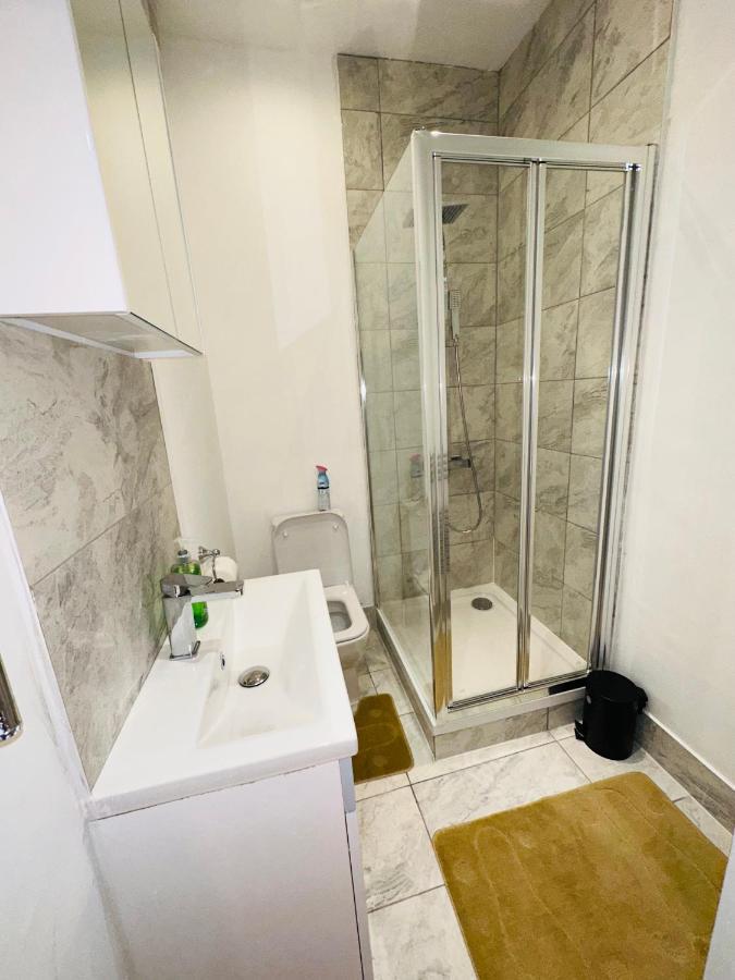 Newley Refurbished One Bedroom Flat Newport Beach Exterior foto
