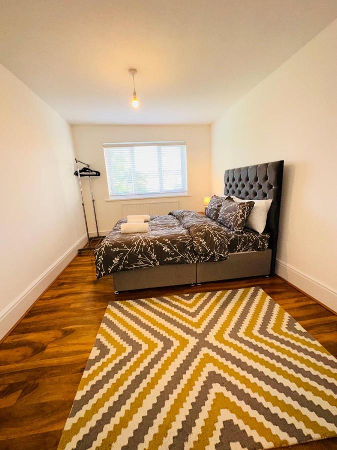 Newley Refurbished One Bedroom Flat Newport Beach Exterior foto