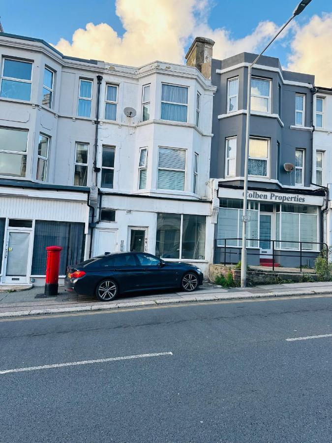 Newley Refurbished One Bedroom Flat Newport Beach Exterior foto