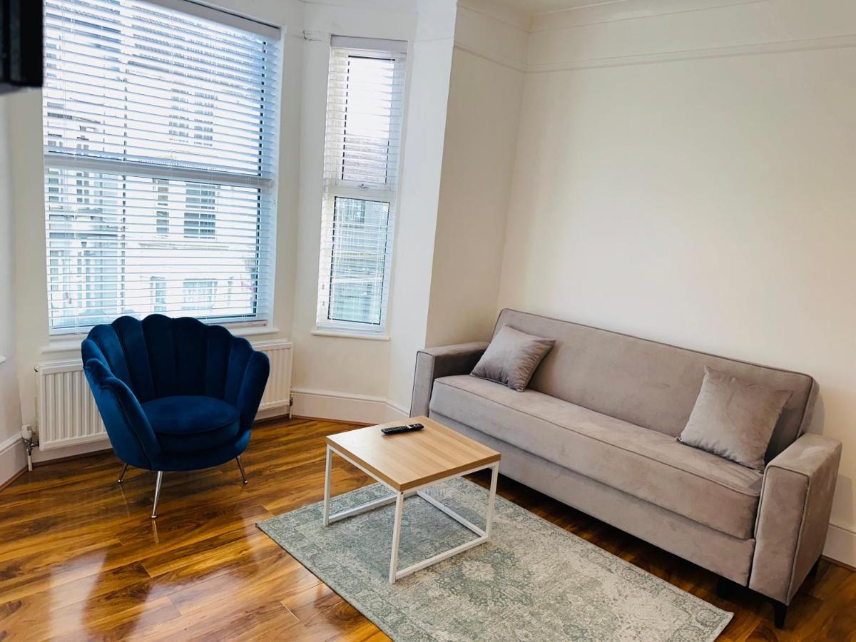 Newley Refurbished One Bedroom Flat Newport Beach Exterior foto